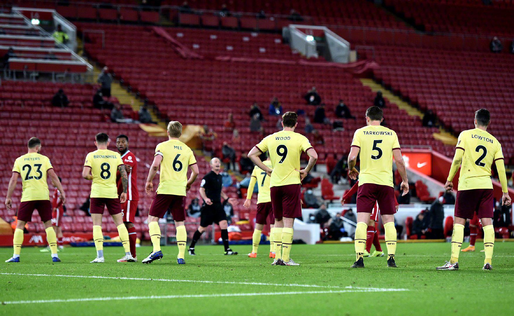 依赖短传而 依赖短传而