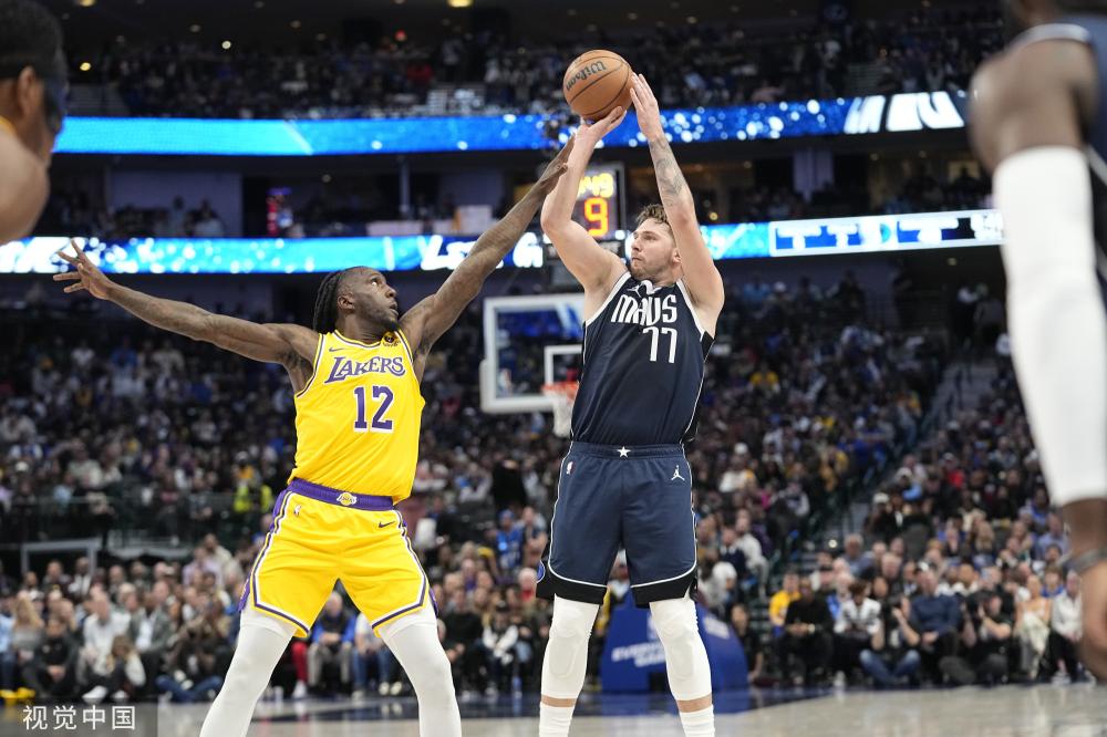 的膝伤让孔 的膝伤让孔